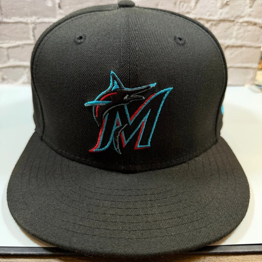 New Era 59FIFTY Miami Marlins Mens 7 3/4 Black Teal Fitted MLB Baseball Hat